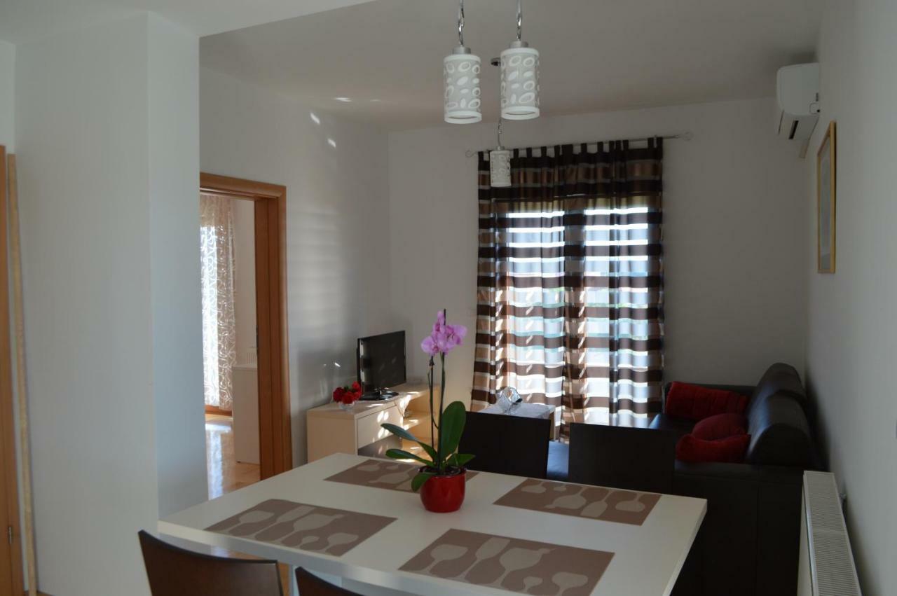 Apartmani Mila Sukošan Buitenkant foto